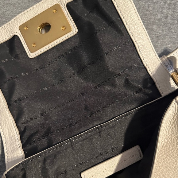 Crème colored gold accent Marc Jacobs crossbody - Picture 3 of 3